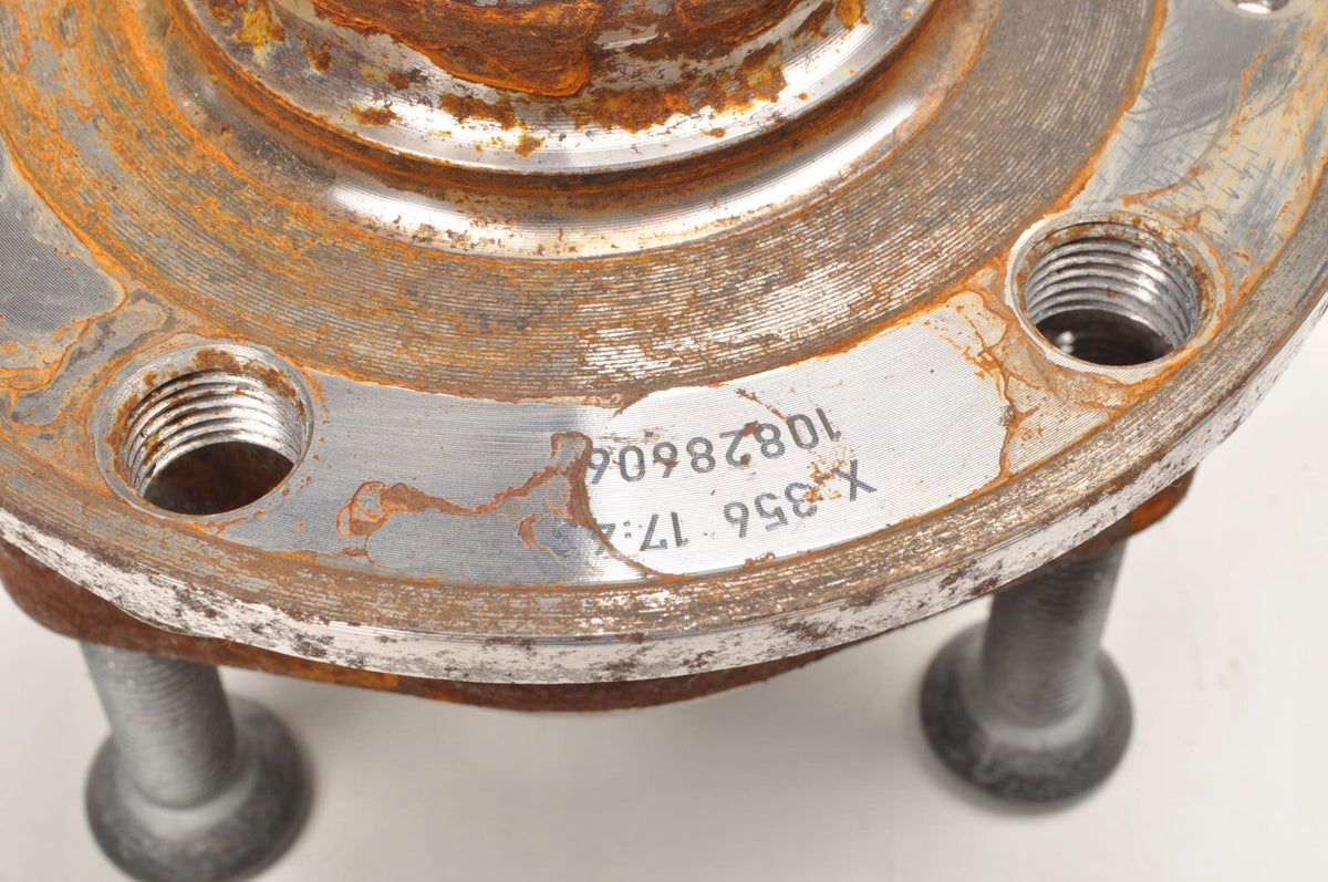 MG 3 1.5 Hybrid 194HP HUB RIGHT FRONT 10828606 2024R
