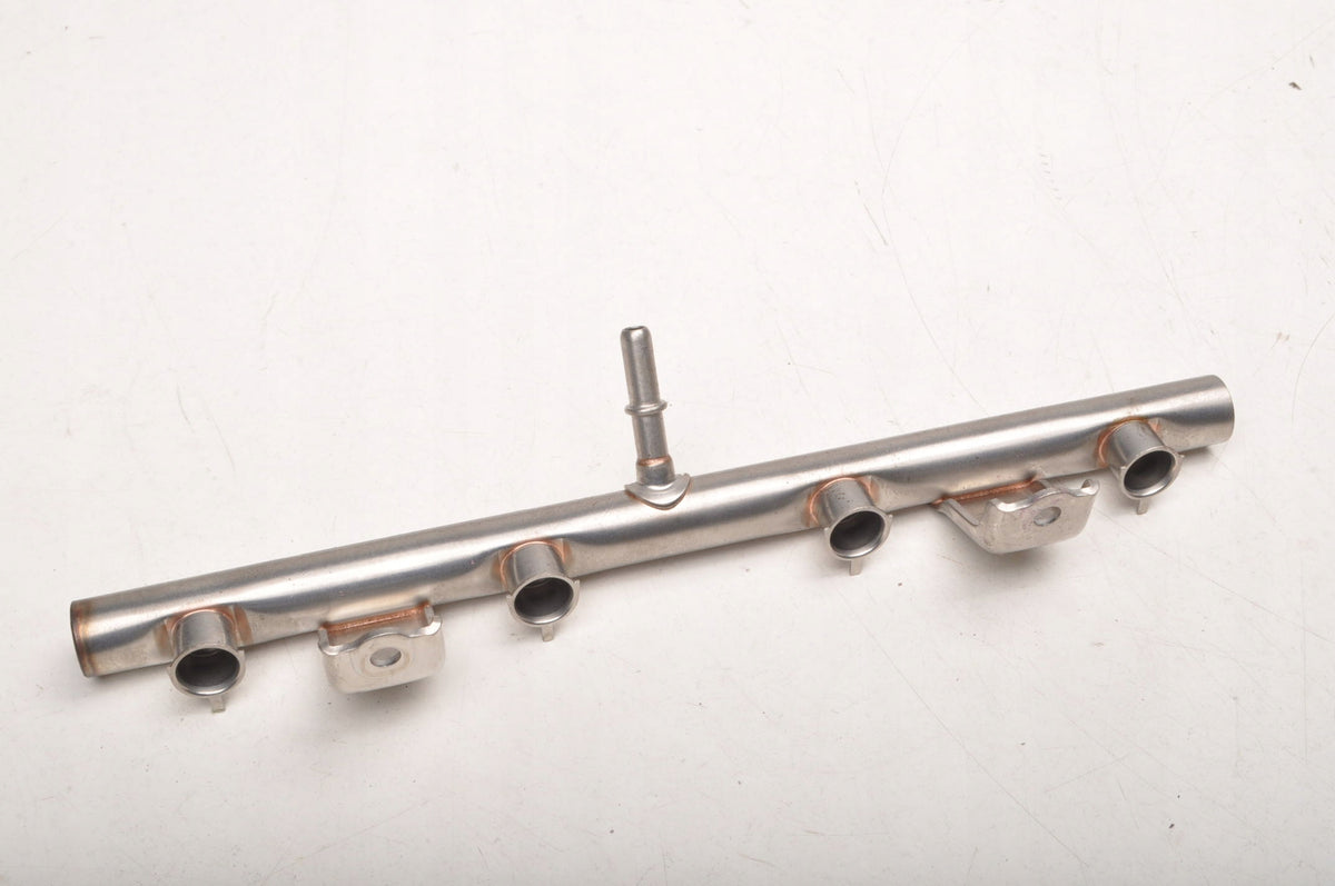 MG 3 1.5 Hybrid 194HP INJECTION RAIL 2024R 10760941