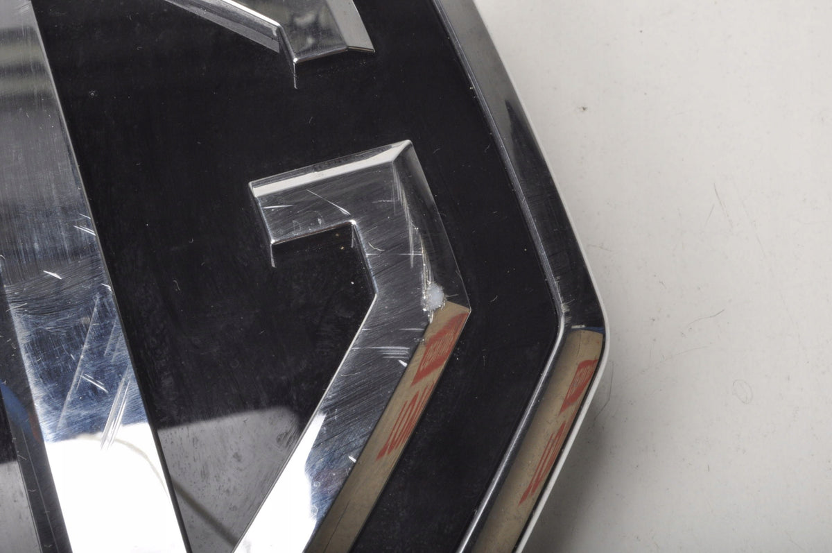 MG HS BADGE LOGO EMBLEM FRONT 10745955 2024 LIFT