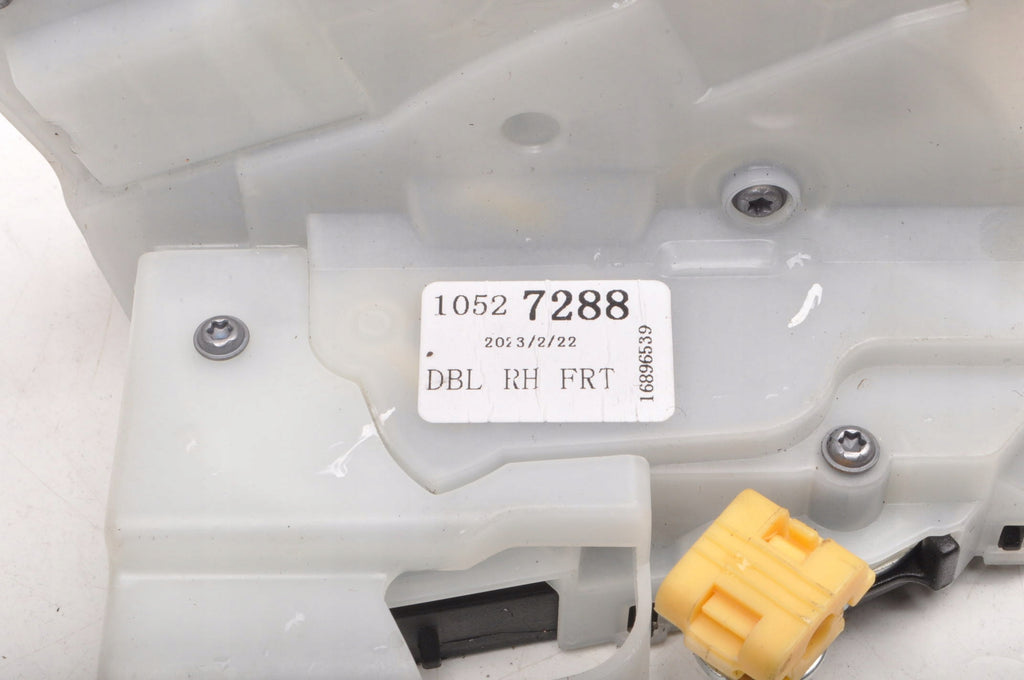 MG HS DOOR LOCK RIGHT FRONT 10527288 UK 2023 R 7 PIN