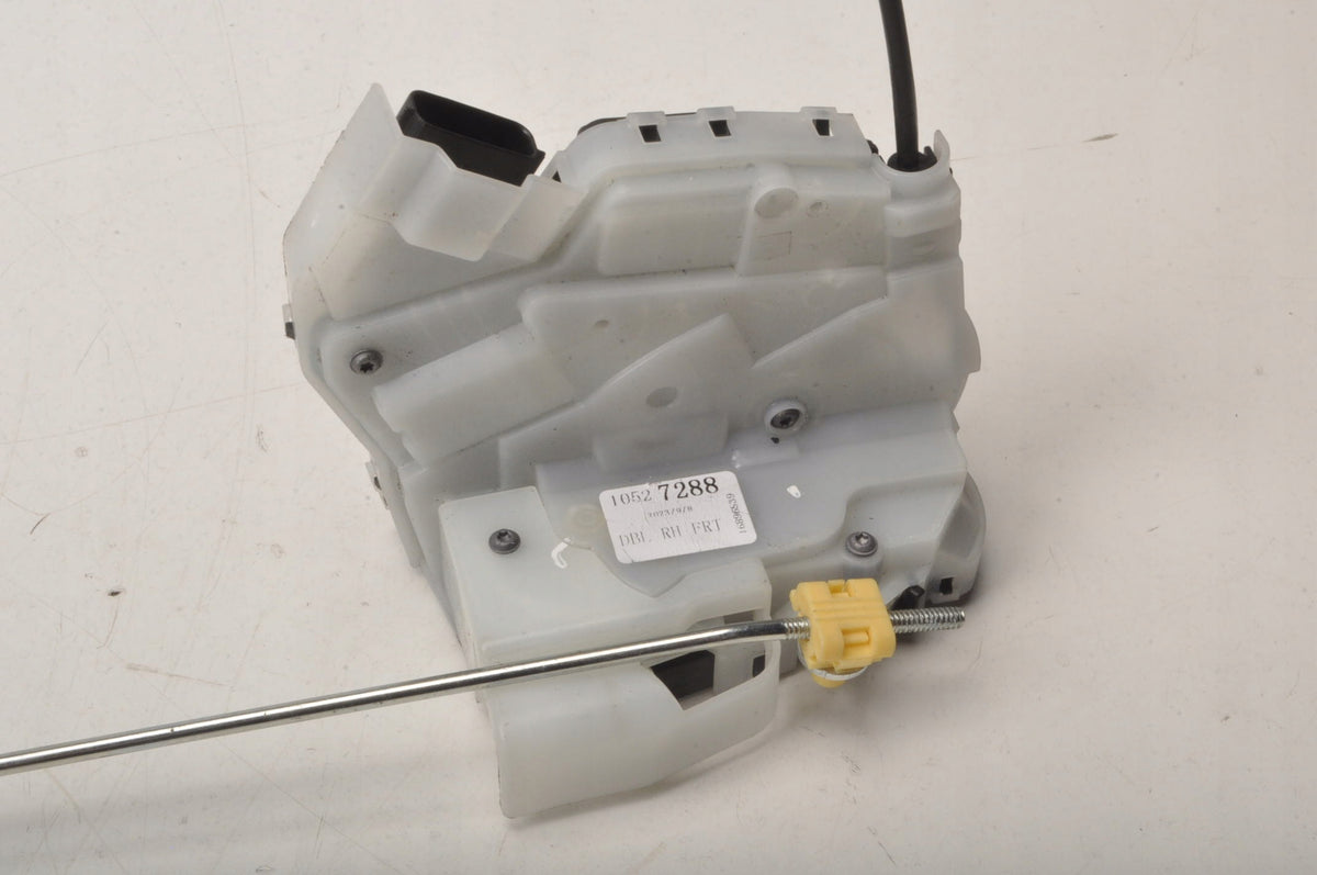 MG HS DOOR LOCK RIGHT FRONT LIFT 2024R 10527288 7 PIN