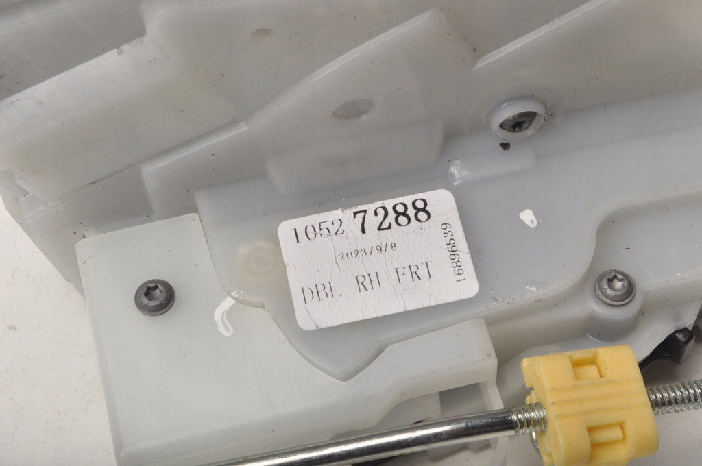 MG HS DOOR LOCK RIGHT FRONT LIFT 2024R 10527288 7 PIN