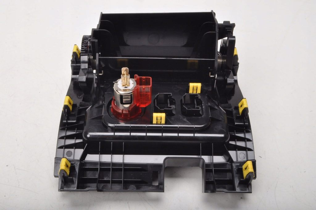MG HS STORAGE PORT SOCKET PANEL USB 10524627 LIFT 2024R