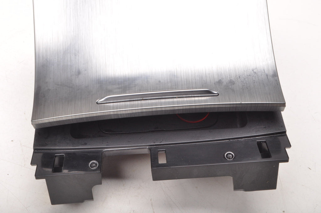 MG HS STORAGE PORT SOCKET PANEL USB 10524627 LIFT 2024R
