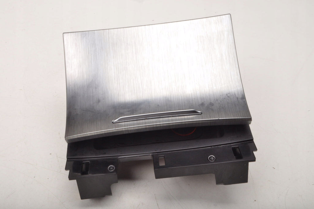 MG HS STORAGE PORT SOCKET PANEL USB 10524627 LIFT 2024R