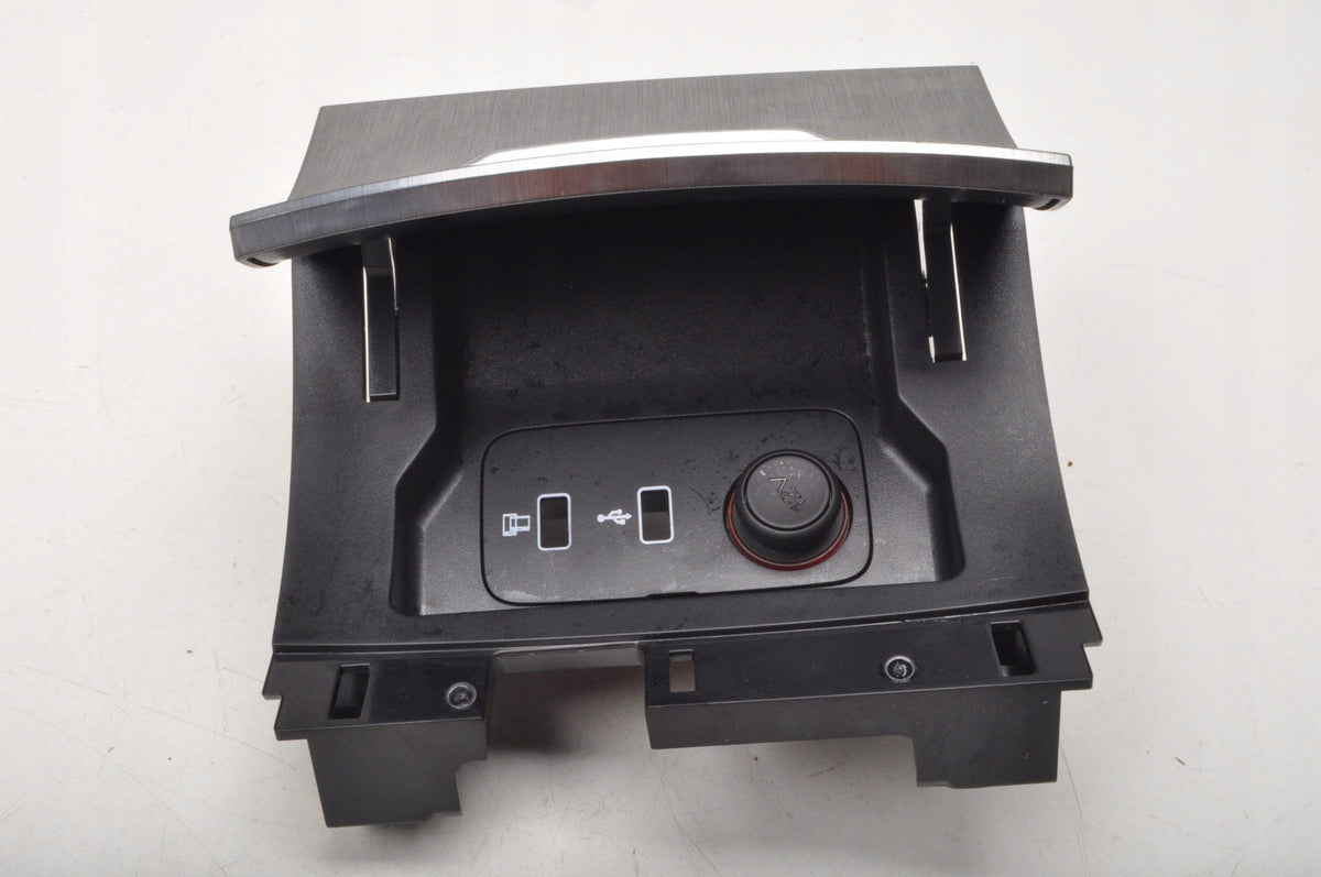 MG HS STORAGE PORT SOCKET PANEL USB 10524627 LIFT 2024R
