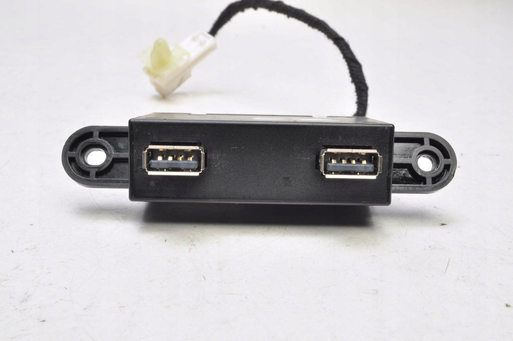 MG ZS SOCKET PORT INPUT USB 11144334 2024R LIFT