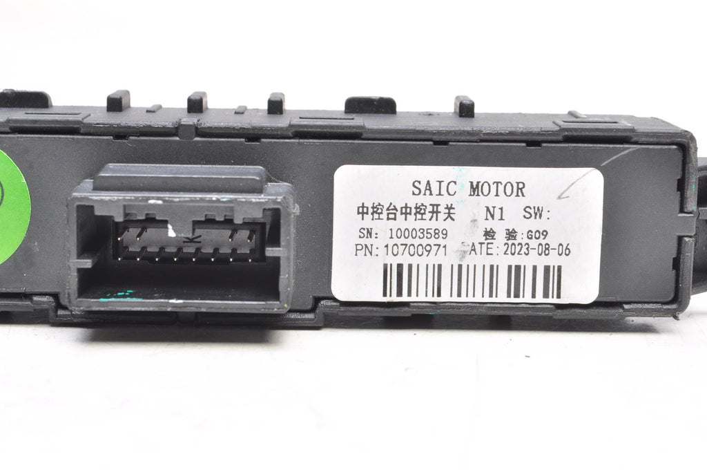MG ZS SWITCH PANEL 10700971 LIFT