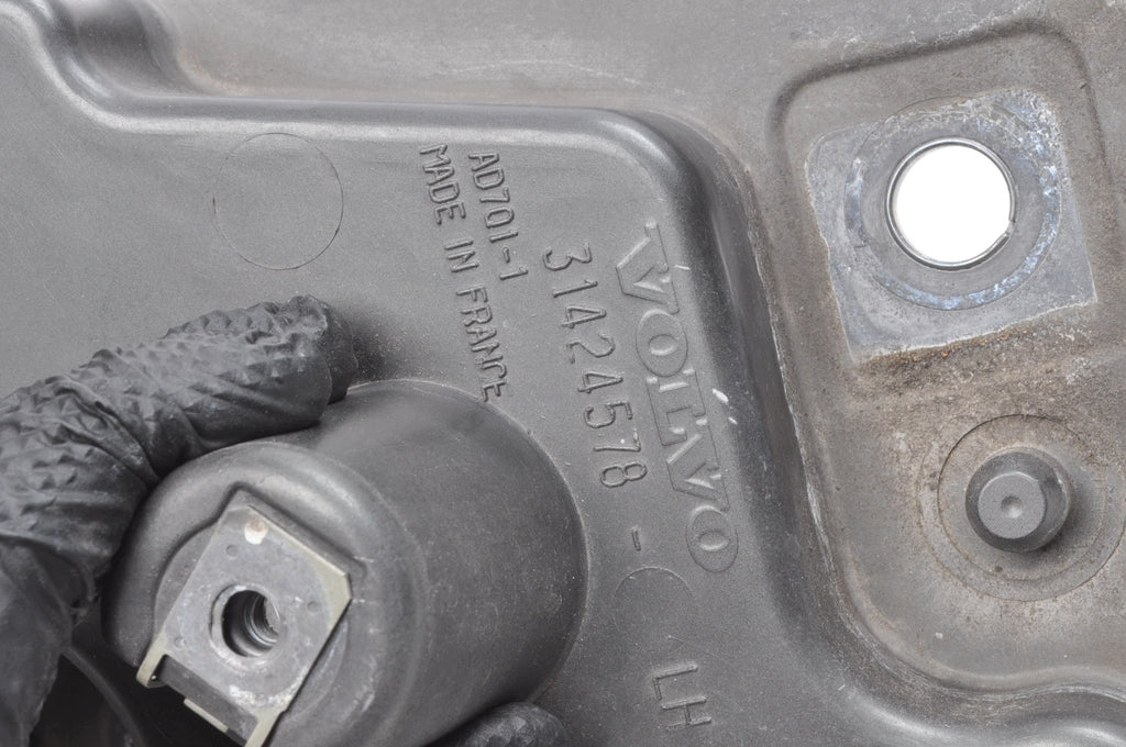 MUDGUARD MOUNT VOLVO XC60 II 31424578 LEFT