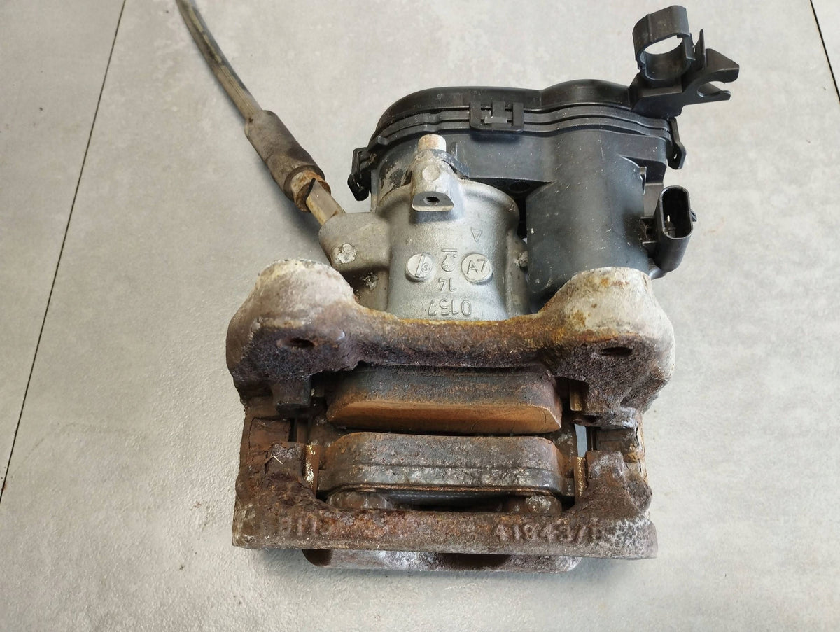 Mercedes B-CLASS W246 W242 CLAMP LEFT REAR A2464232398