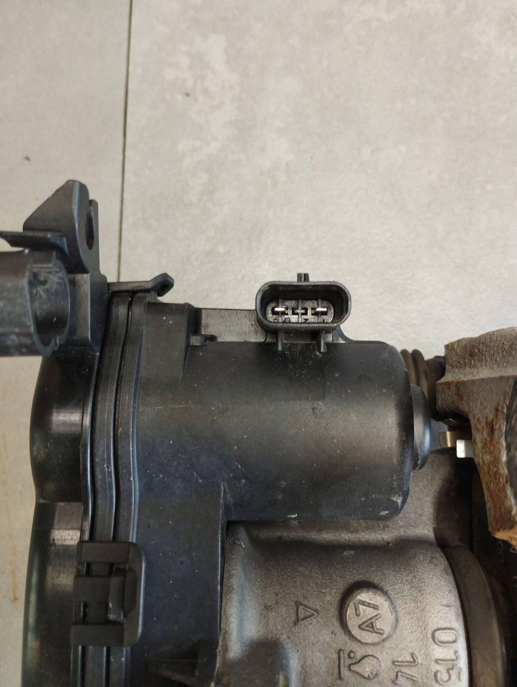 Mercedes B-CLASS W246 W242 CLAMP LEFT REAR A2464232398
