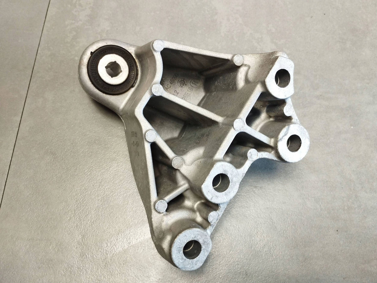 Mercedes B-CLASS W246 W242 PAW MOUNT A2462401109