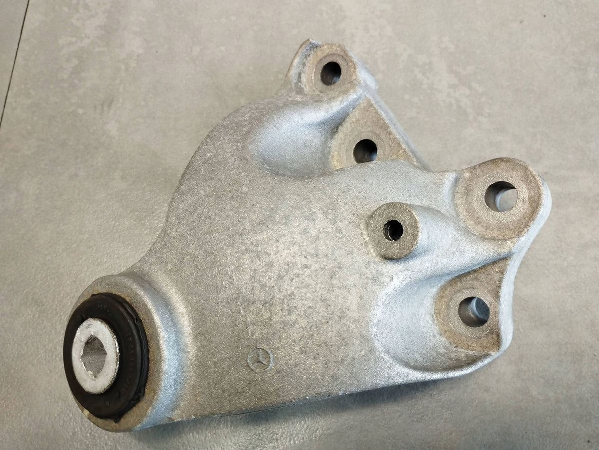 Mercedes B-CLASS W246 W242 PAW MOUNT A2462401109