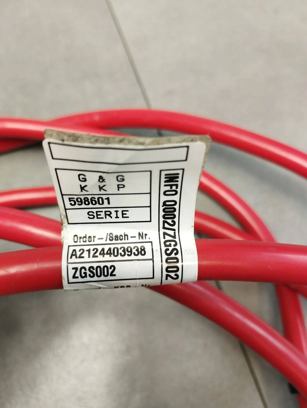 Mercedes-Benz CLS C218 CABLE BATTERY CABLE A2124403938