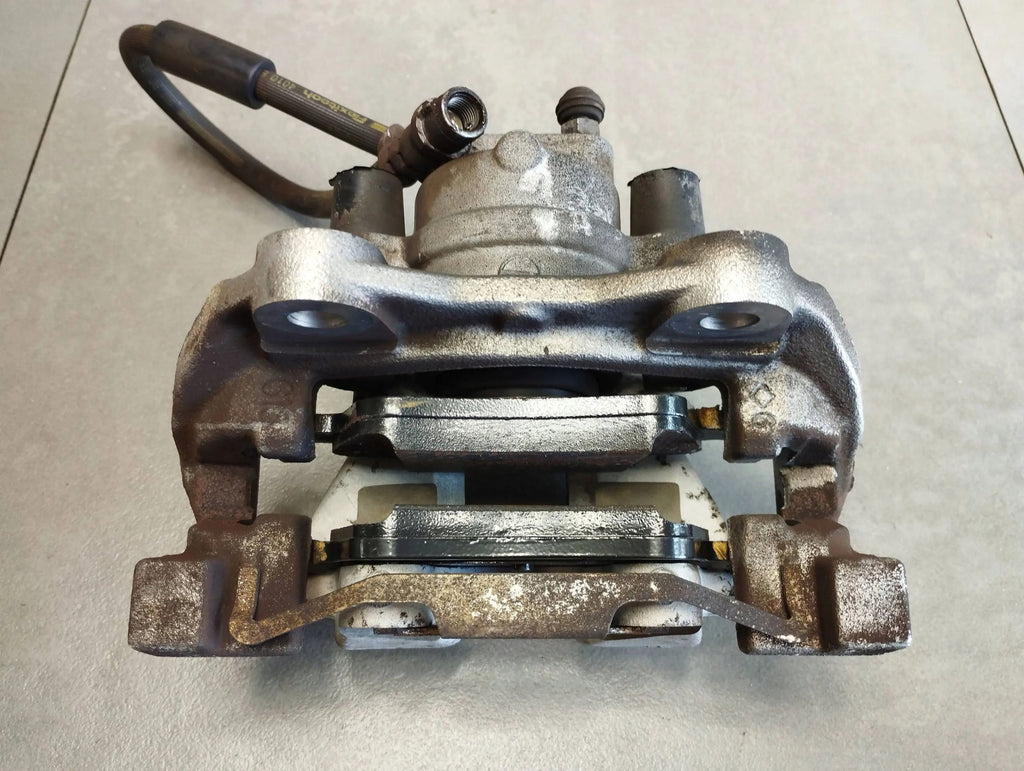 Mercedes-Benz CLS C218 CLAMP RIGHT REAR