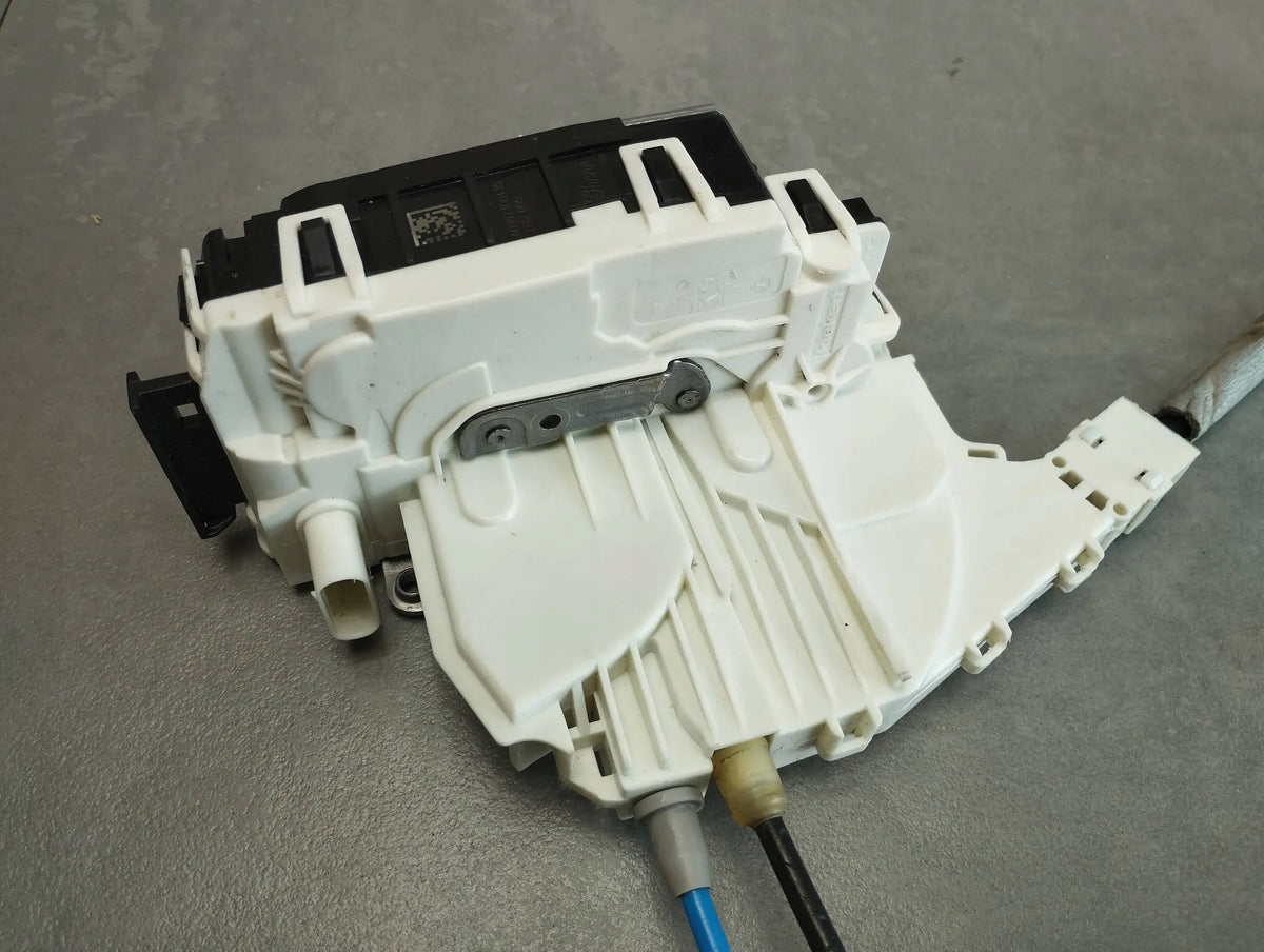 Mercedes-Benz CLS C218 LOCK LEFT REAR A0997300135