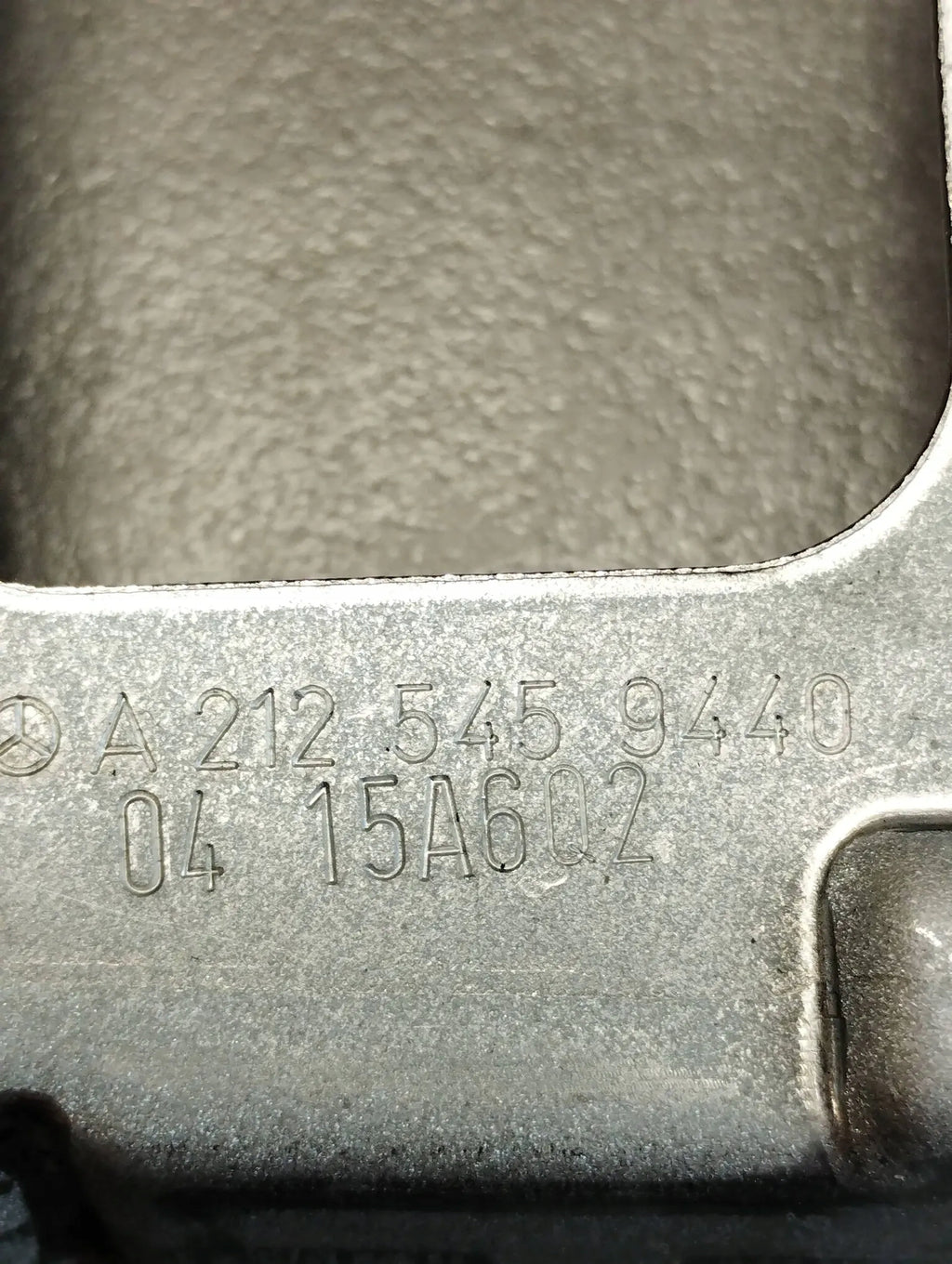 Mercedes-Benz CLS C218 MOUNTING BRACKET A2125459440
