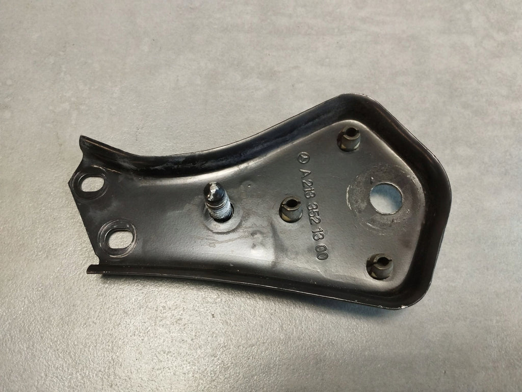 Mercedes-Benz E W213 BEAM BRACKET REAR A2133521300