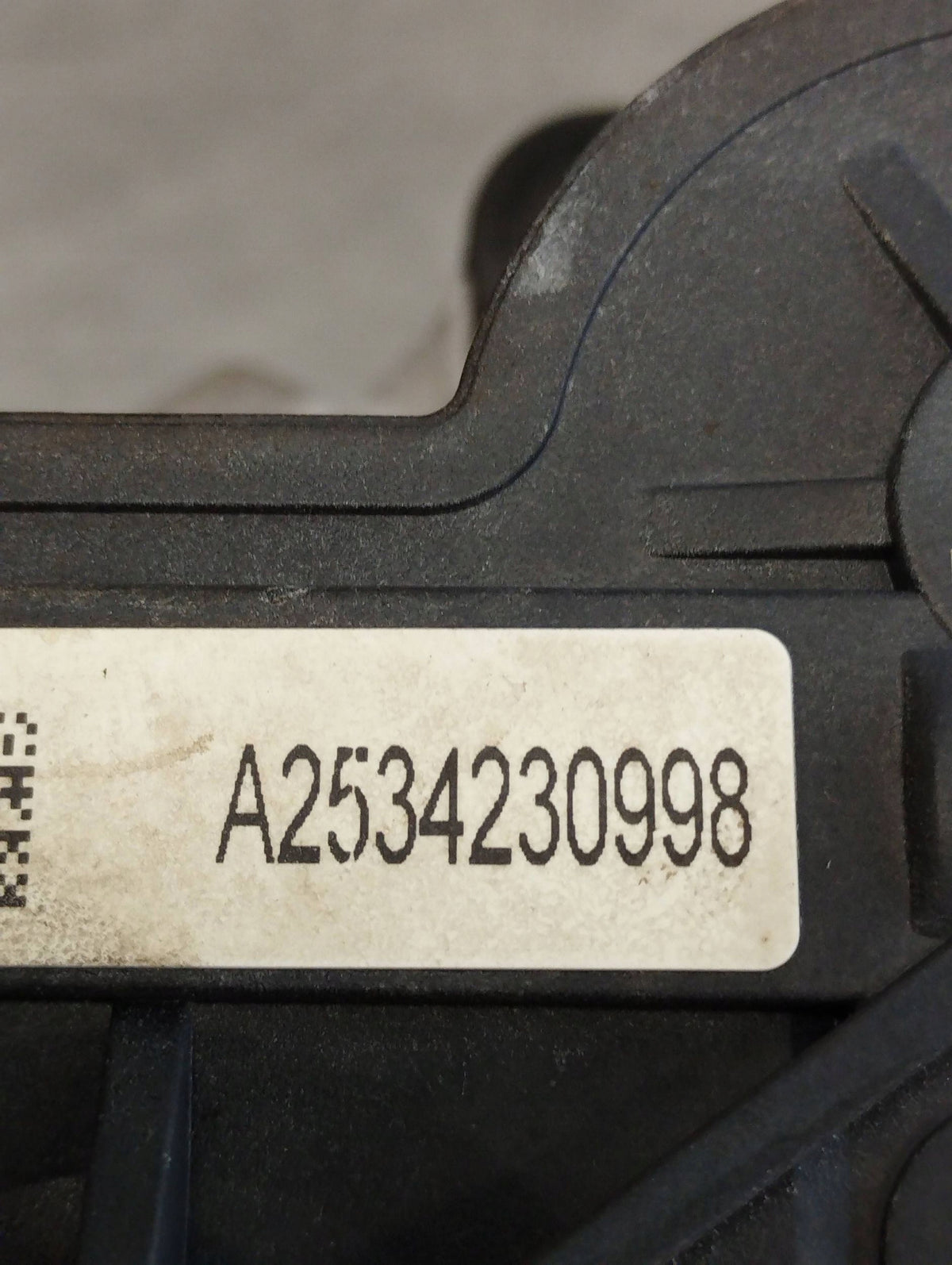 Mercedes-Benz GLC X253 CLAMP LEFT REAR A2534230998