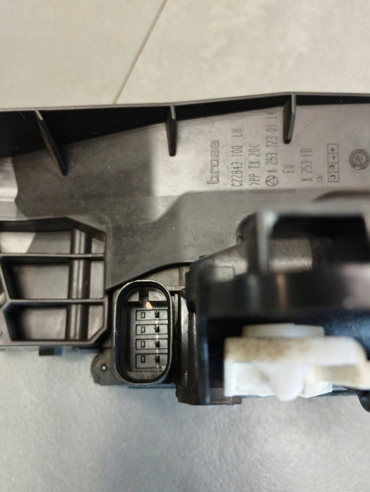 Mercedes-Benz GLC X253 LOCK LEFT FRONT A0997201700 UK