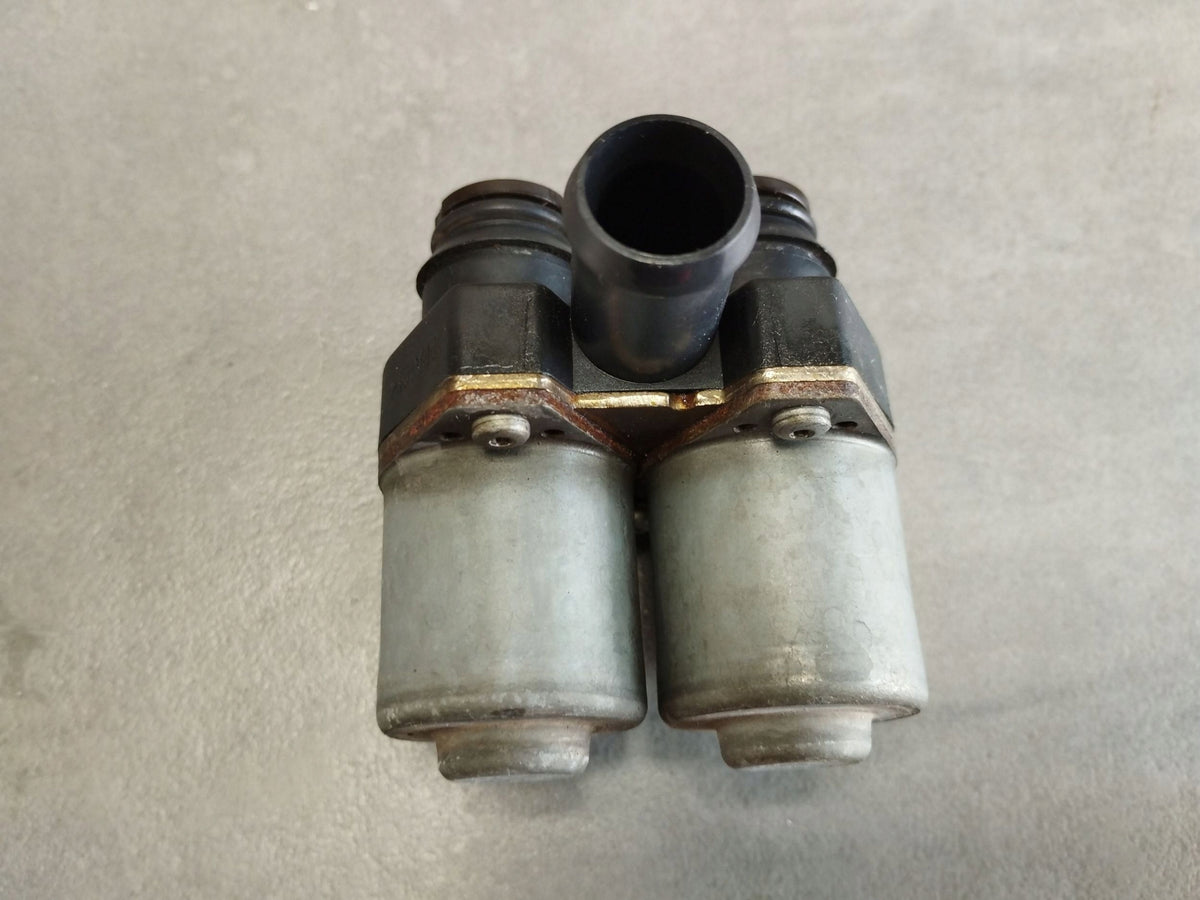 Mercedes-Benz S W222 2014 SOLENOID VALVE A0009820617