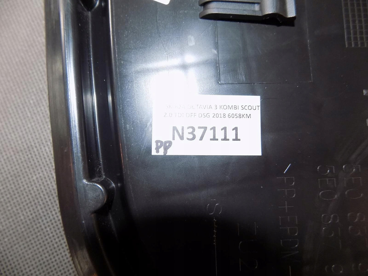 OCTAVIA 3 DOOR CAP RIGHT FRONT 5E0837916E