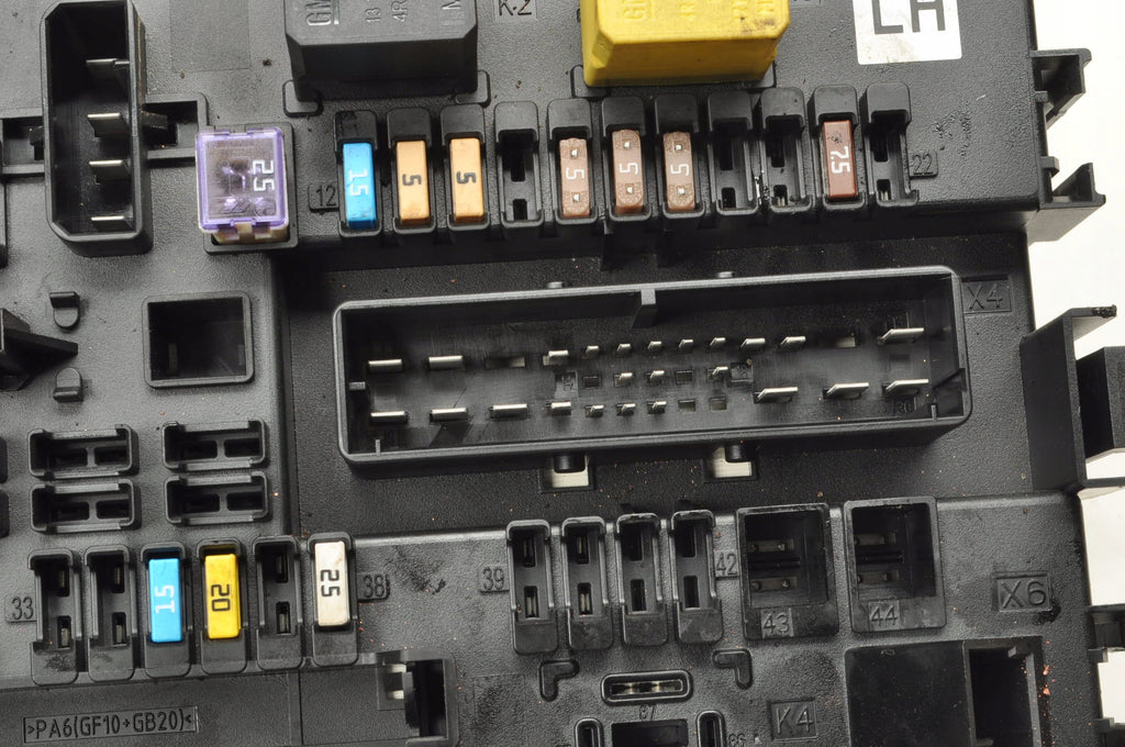 OPEL ASTRA H III 1.4 16V 90KM FUSE BOX 13268286