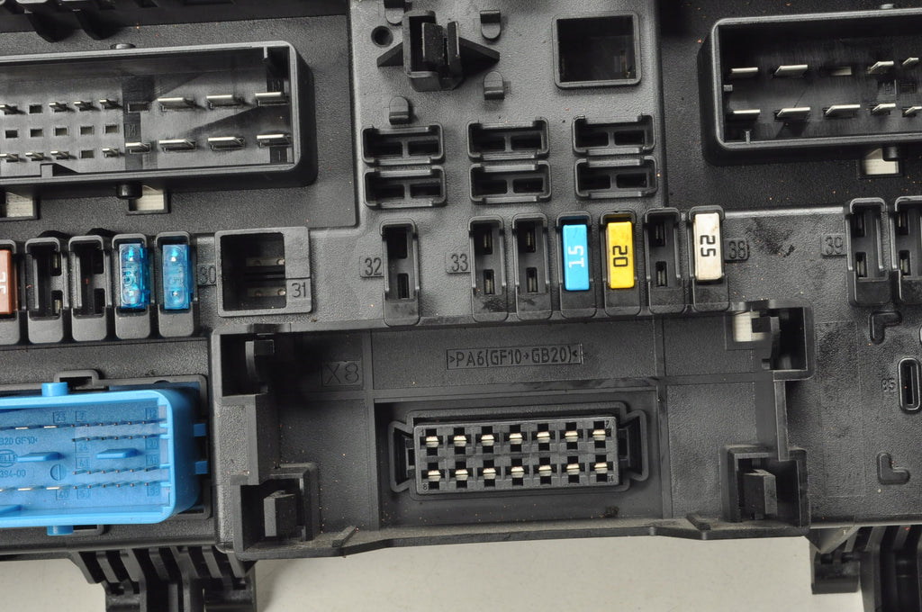 OPEL ASTRA H III 1.4 16V 90KM FUSE BOX 13268286