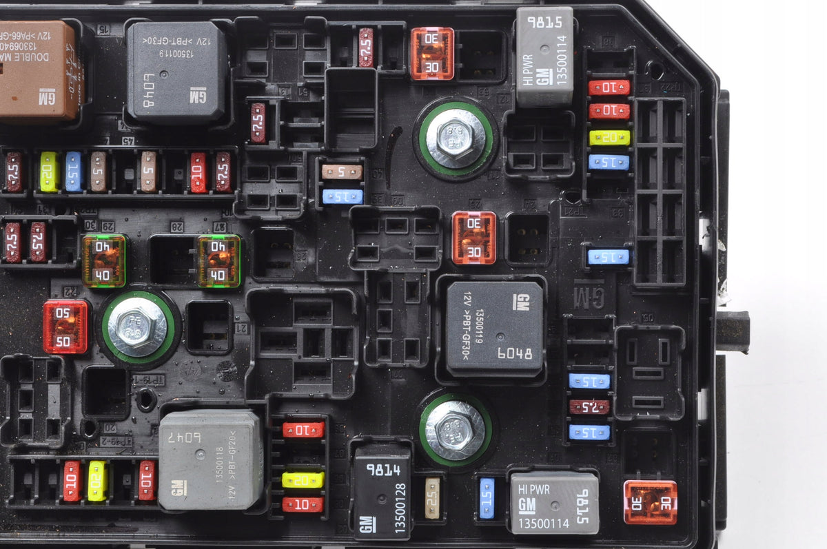 OPEL ASTRA K V FUSE BOX 39040852
