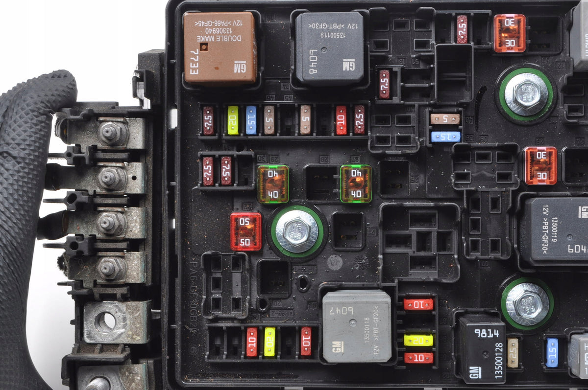 OPEL ASTRA K V FUSE BOX 39040852
