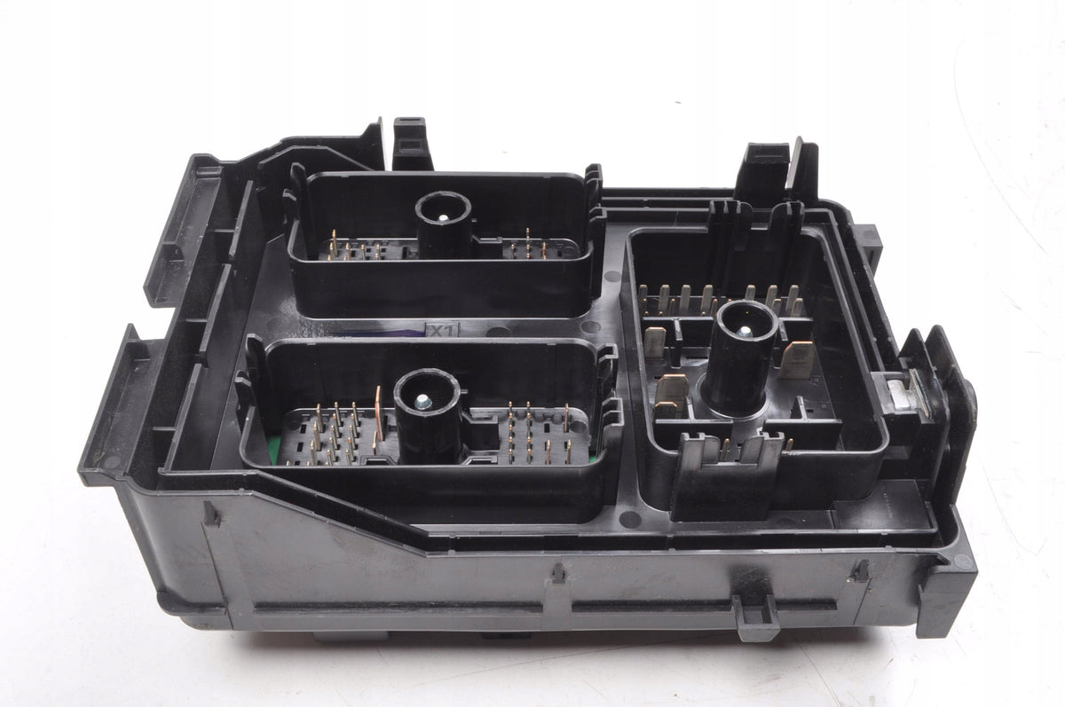 OPEL ASTRA K V FUSE BOX 39069684
