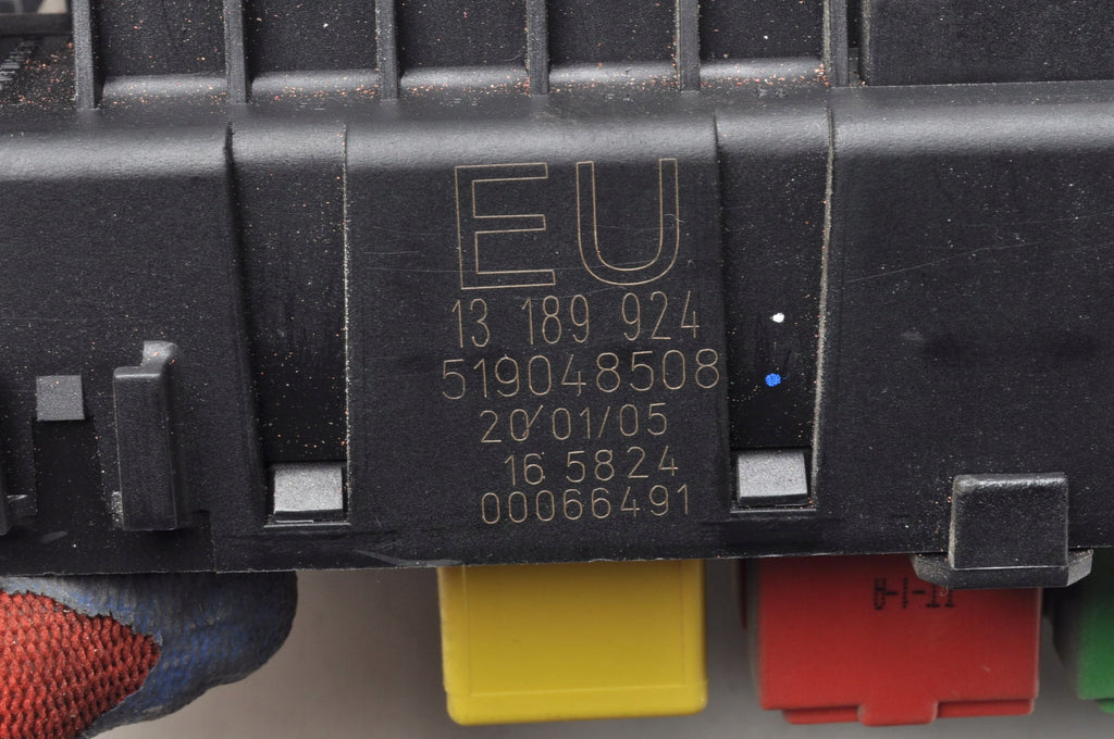 OPEL C SIGNUM HOUSING FUSE BOX 13189924