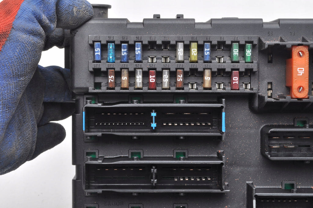 OPEL C SIGNUM HOUSING FUSE BOX 13189924