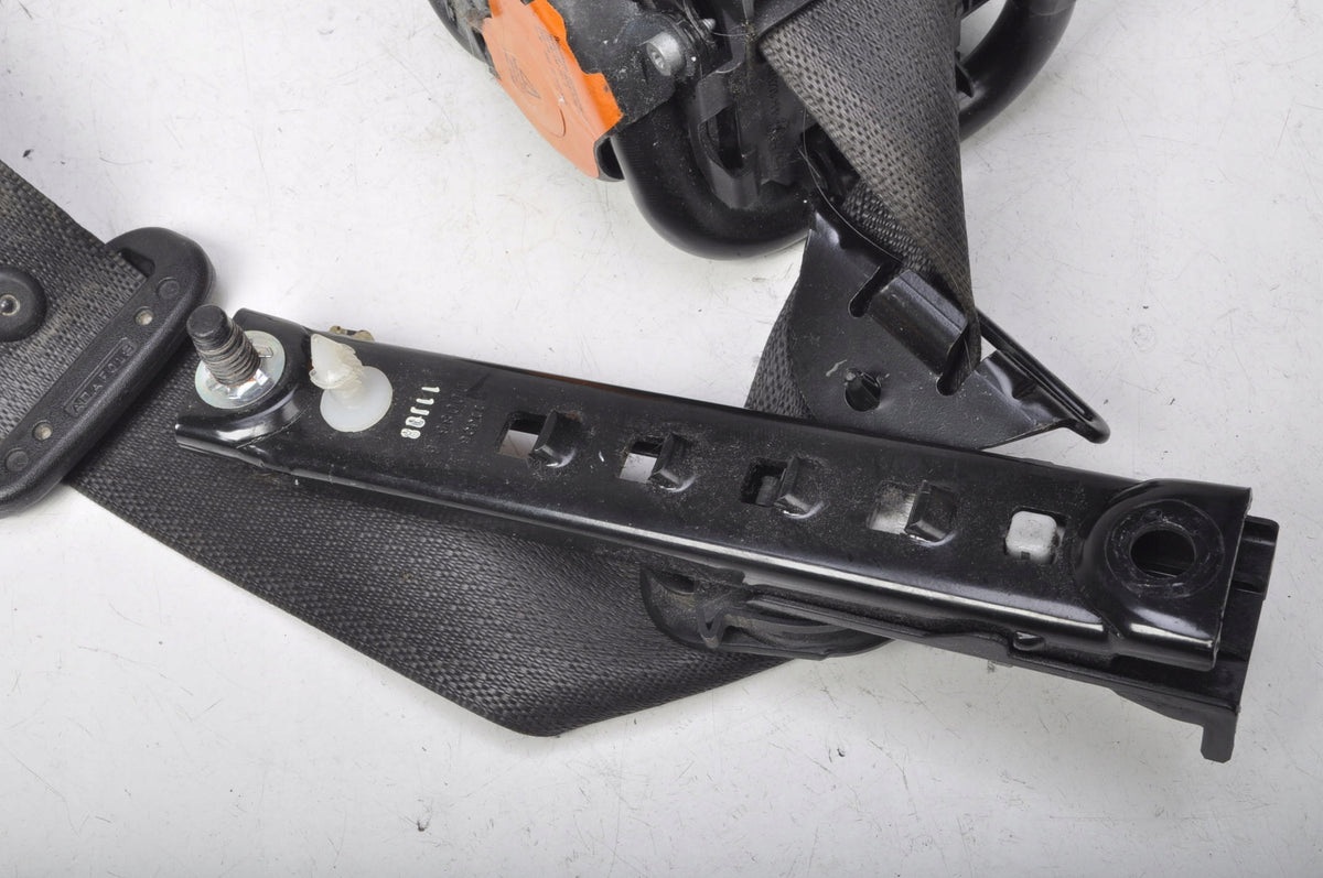 OPEL INSIGNIA AND BELT RIGHT FRONT 20951977