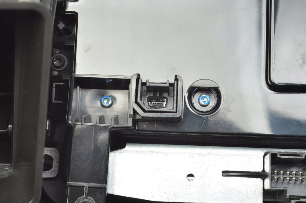 OPEL INSIGNIA AND GRILLE RADIO PANEL 90802613 LIFT
