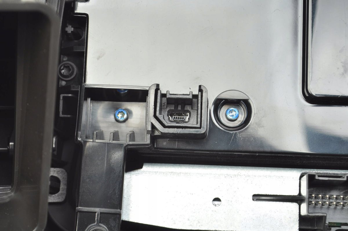 OPEL INSIGNIA AND GRILLE RADIO PANEL 90802613 LIFT