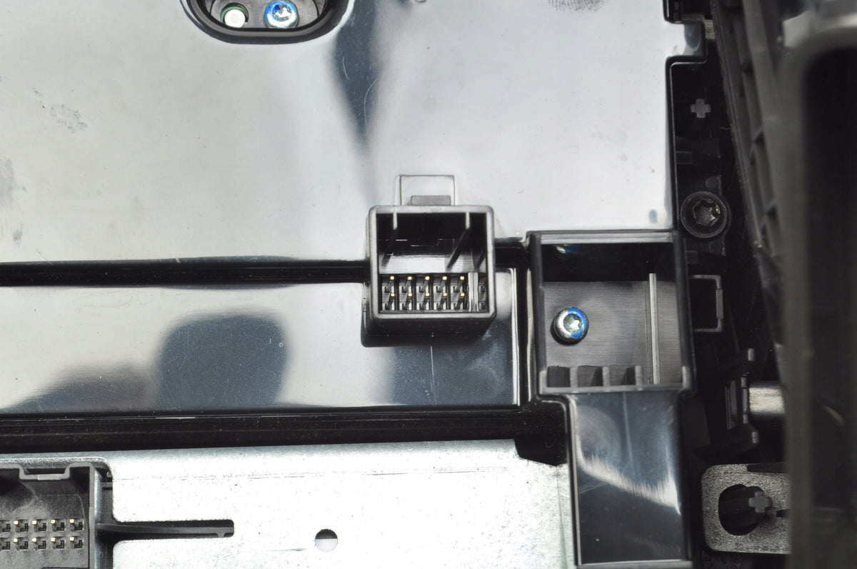 OPEL INSIGNIA AND GRILLE RADIO PANEL 90802613 LIFT