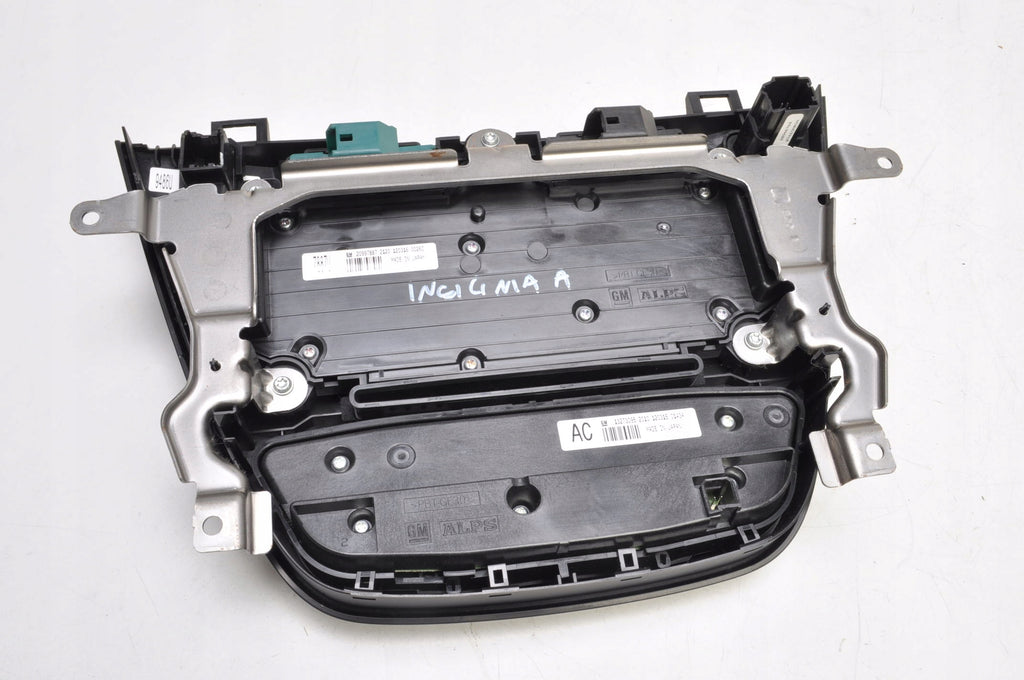 OPEL INSIGNIA AND RADIO PANEL RADIO 20997887 13273095