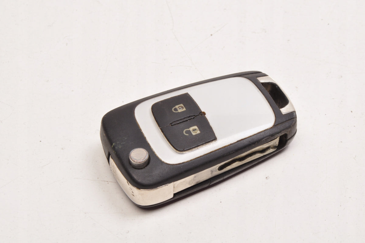 OPEL MOCHA AND IGNITION KEY 13504286 23276089