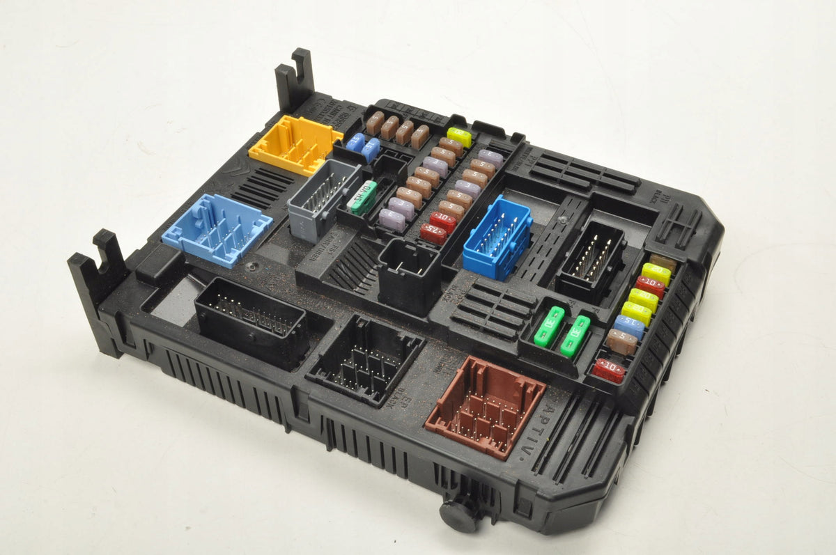 OPEL MOCHA B II E-CORSA FUSE BOX 9832881080