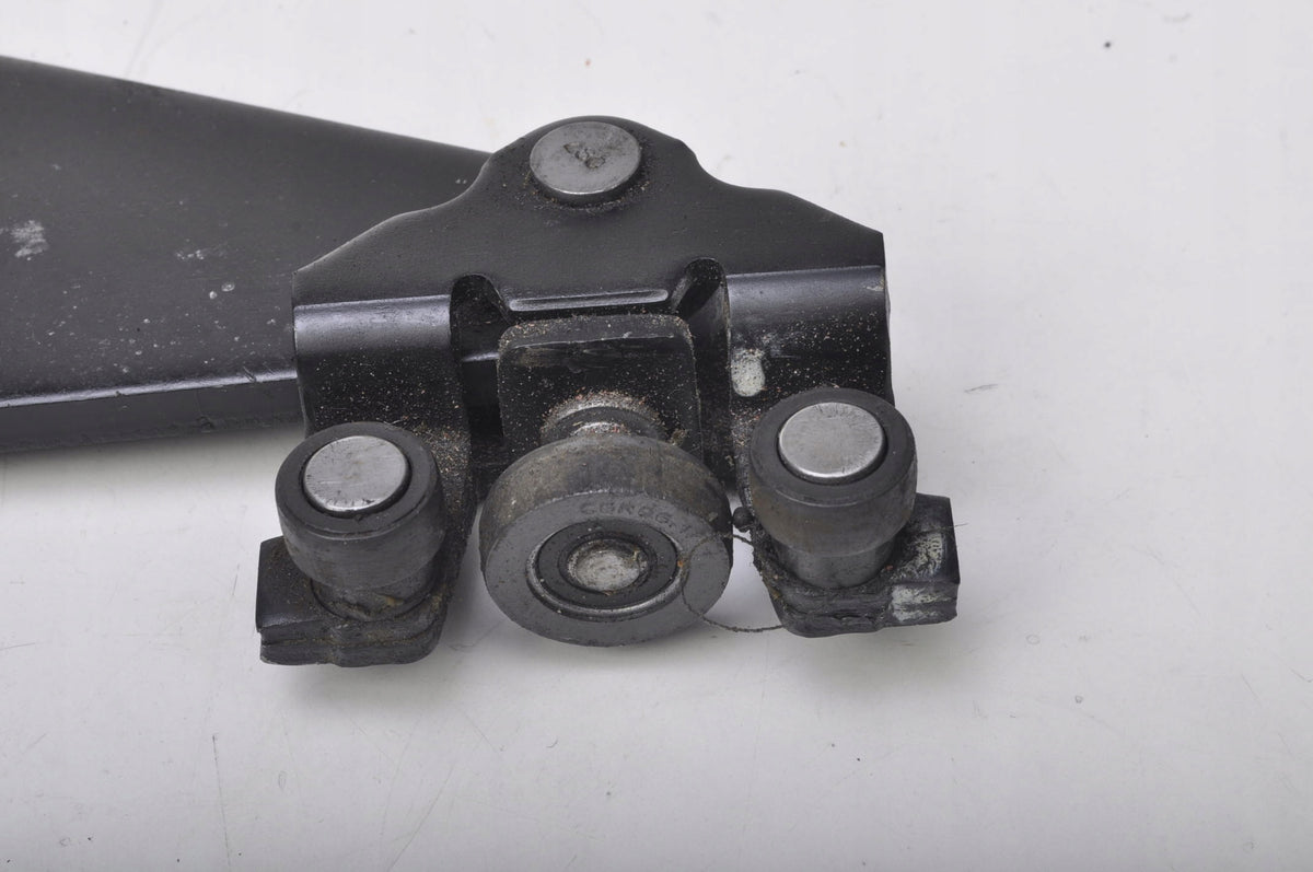 OPEL VIVARO B LEFT DOOR GUIDE 93451800