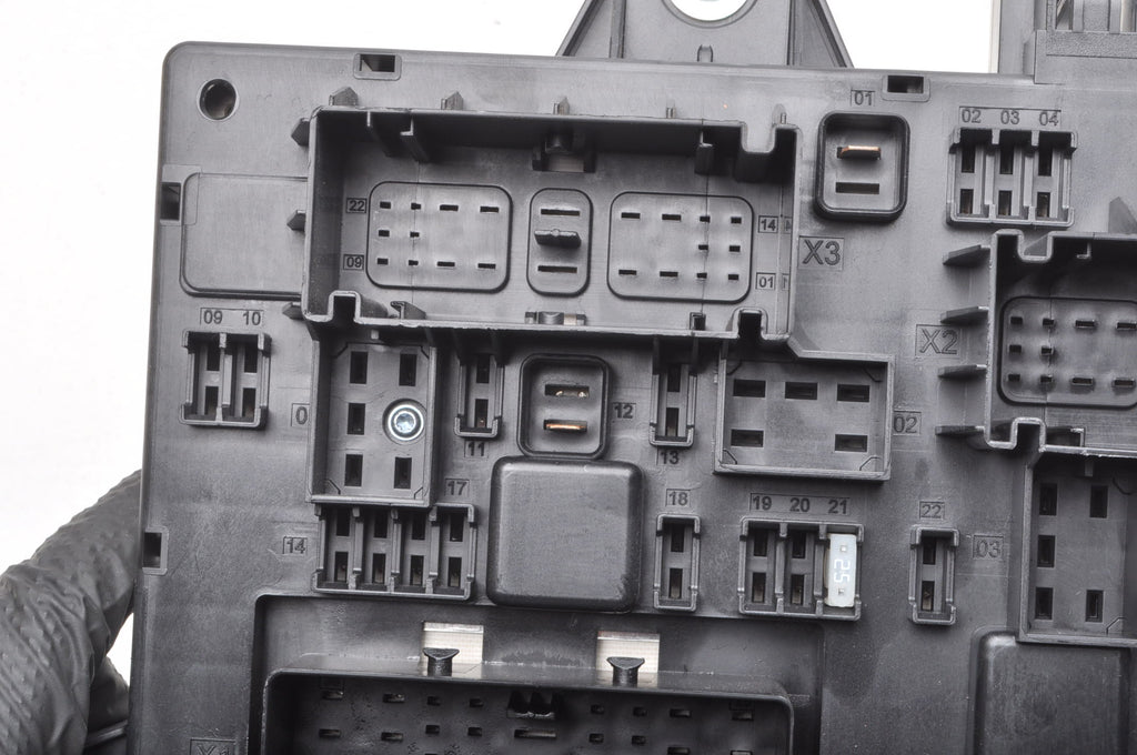 OPEL Zafira C ASTRA J IV FUSE Box 13449199