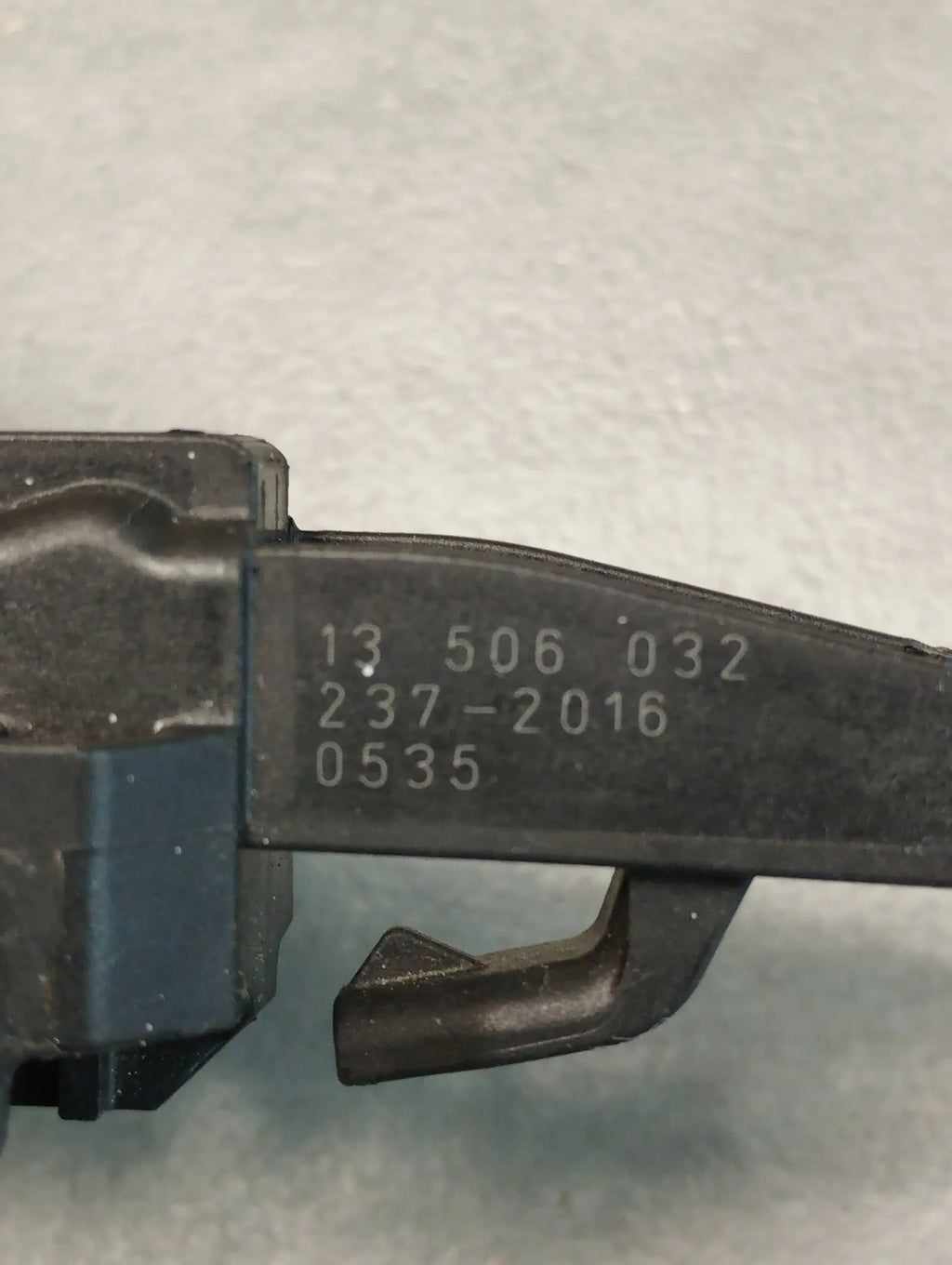 Opel Astra K KOMBI HANDLE LEFT REAR Z22Y 13506032