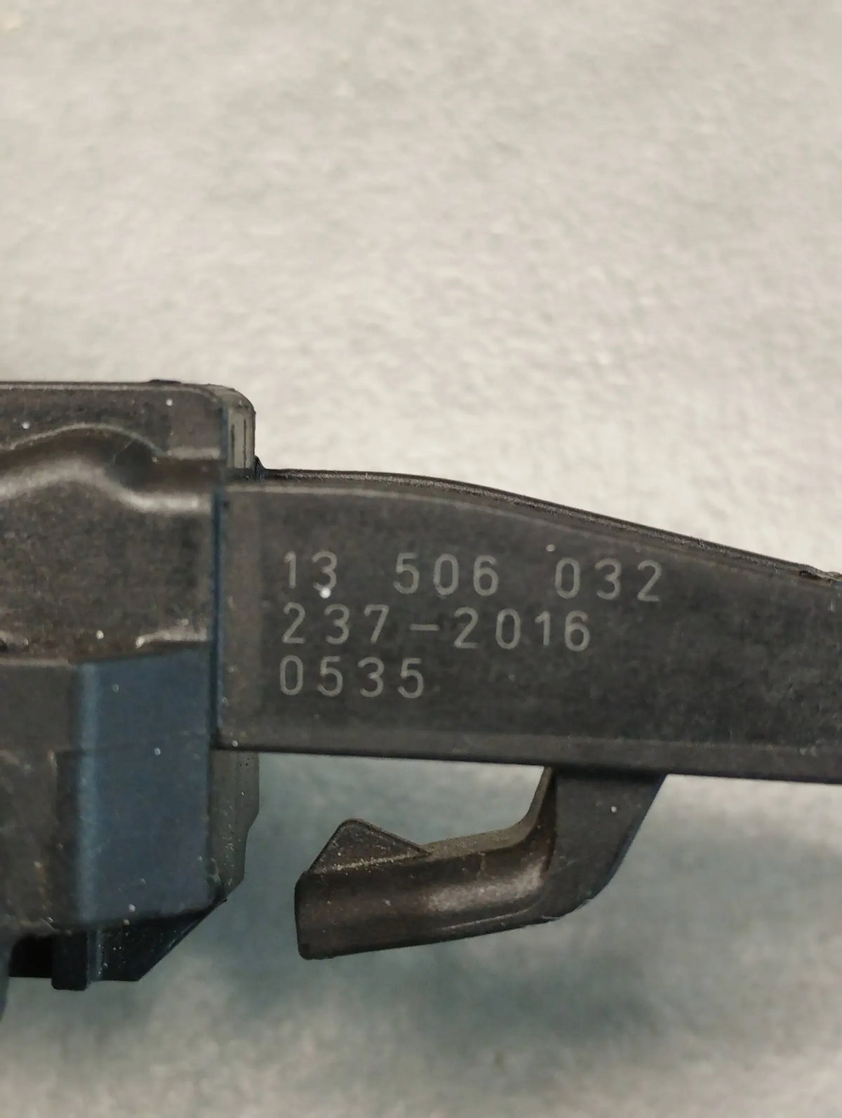 Opel Astra K KOMBI HANDLE LEFT REAR Z22Y 13506032
