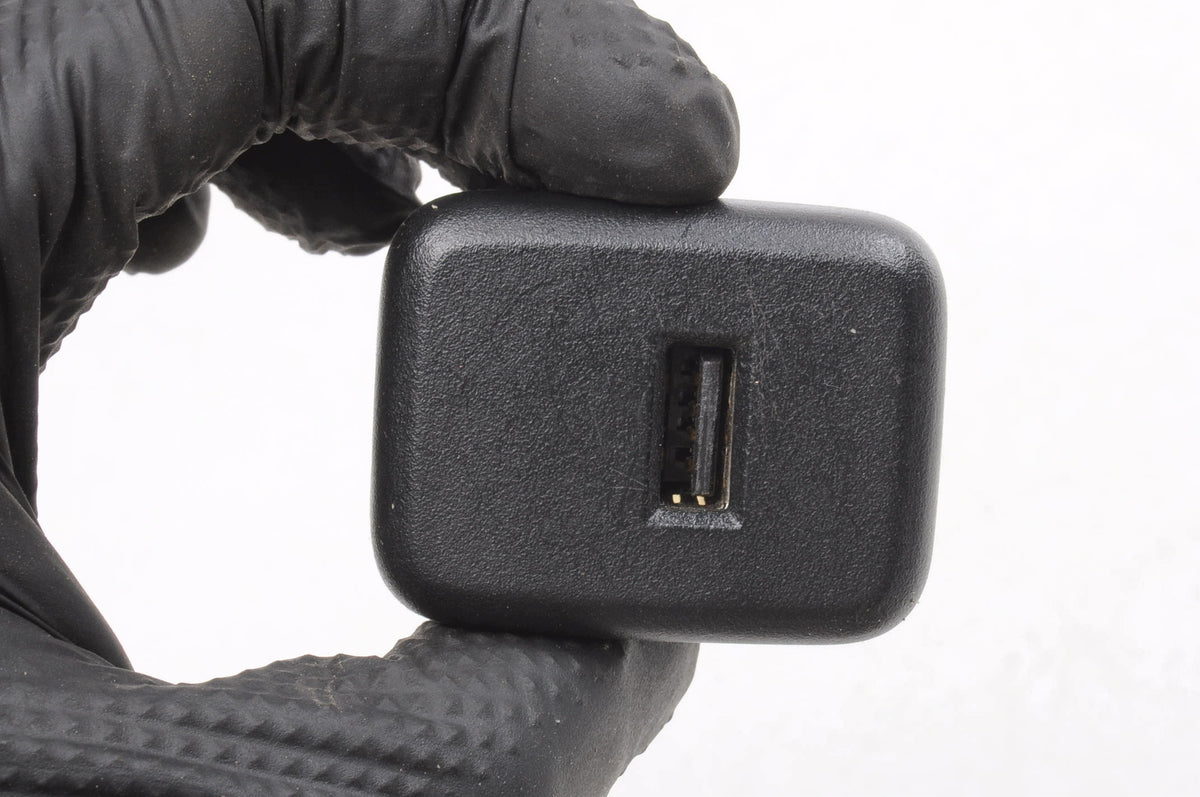 PANEL SOCKET USB INPUT OPEL CORSA E 13596807
