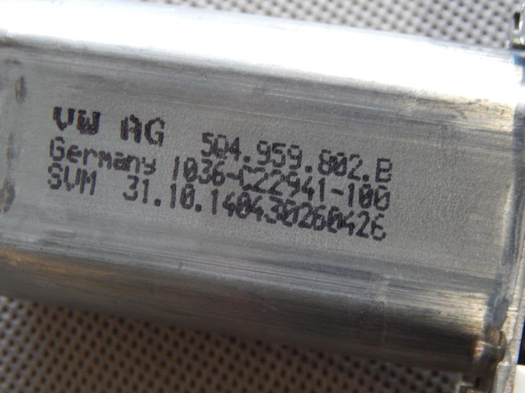 PASSAT B8 WINDOW MOTOR RIGHT FRONT 5Q4959802B