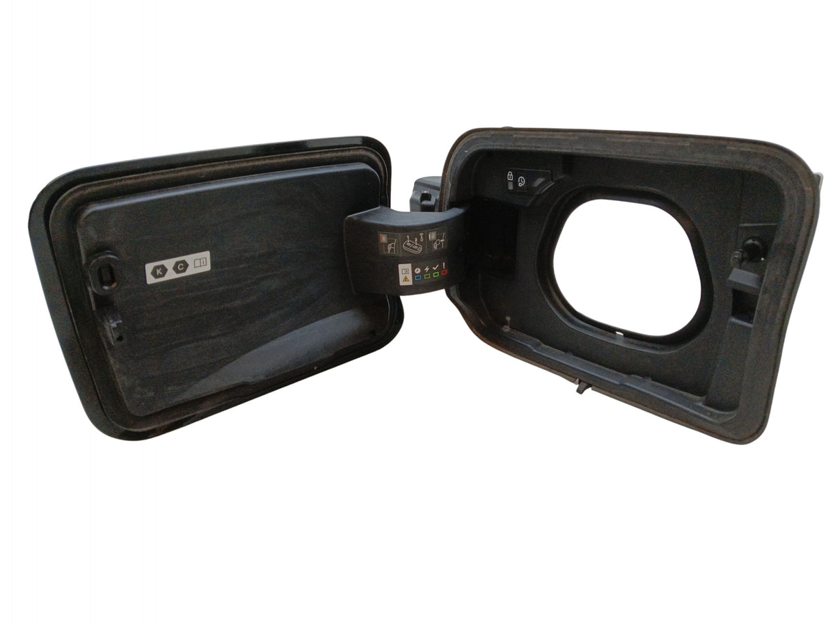 PEUGEOT 5008 III LAK CHARGING PORT FLAP: KTVD (2024-) 9847741380