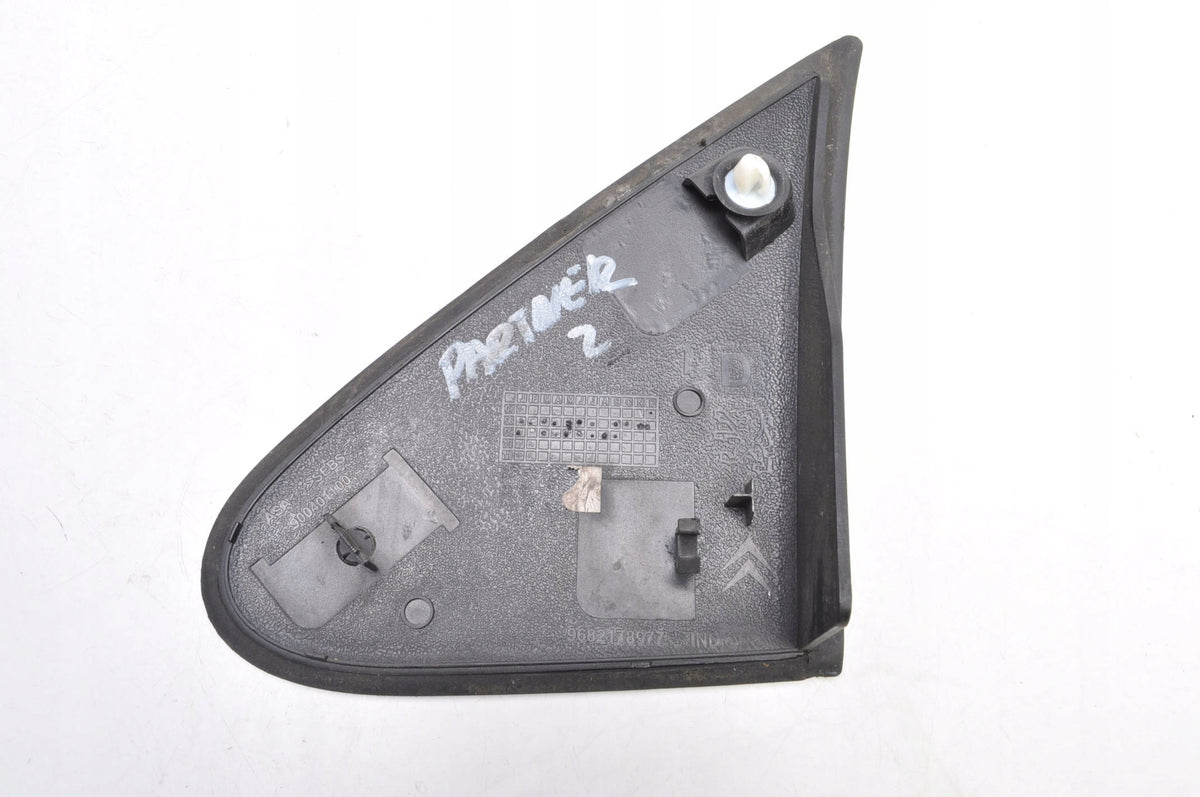 PEUGEOT PARTNER II TRIANGLE FENDER GUARD RIGHT 900401100