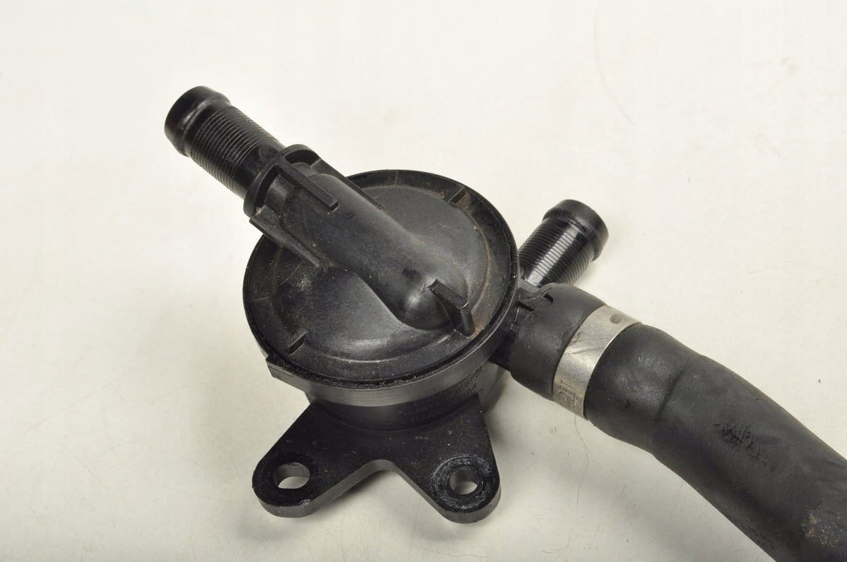 PIPE WATER HOSE PUMP VOLVO XC90 II 31368325