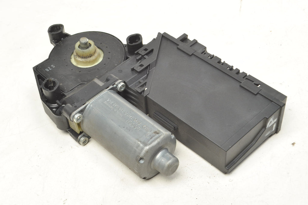PORSCHE CAYENNE AND VW TOUAREG AND 7L WINDSHIELD MOTOR LEFT FRONT 3D1959793F